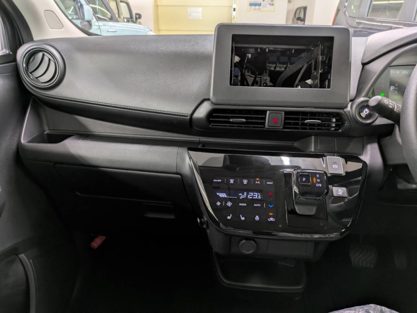 三菱 eKクロスEV 25枚目