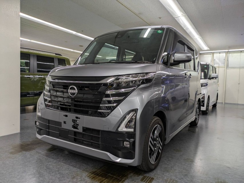 ニッサン ルークス 2枚目