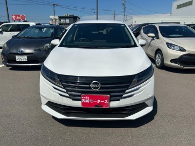 ニッサン ノート 2枚目