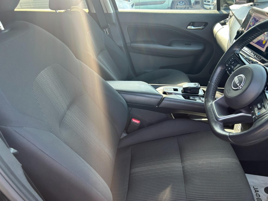 ニッサン ノート 7枚目