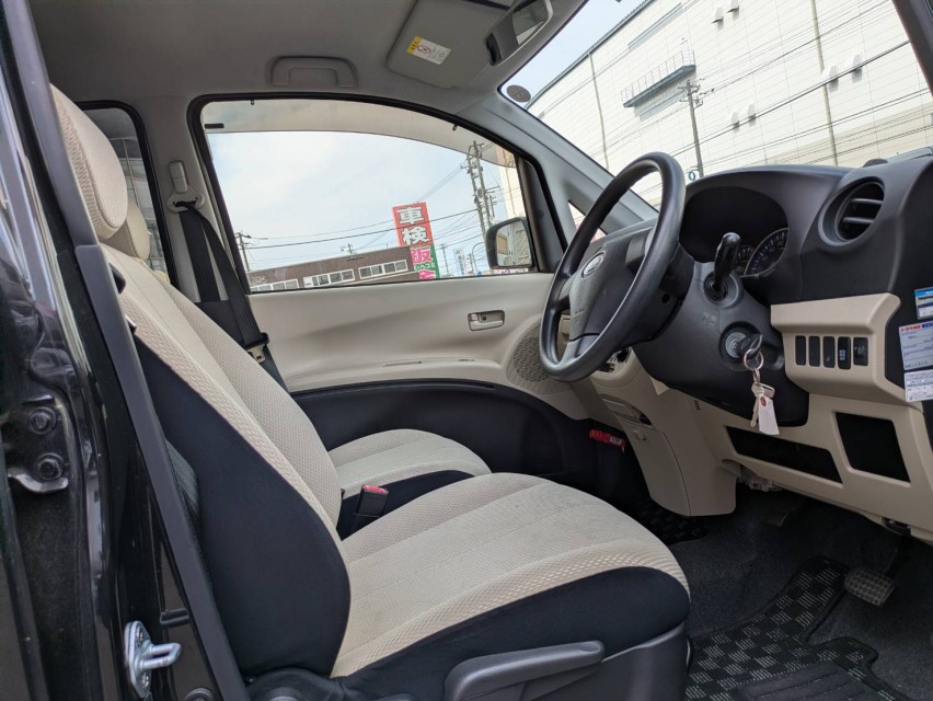 スバル ルクラ 2枚目