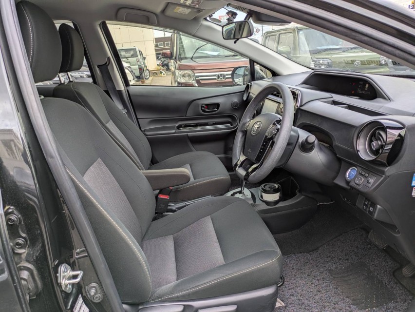 トヨタ アクア 3枚目