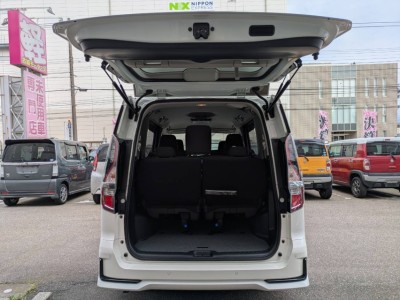 ニッサン セレナ 16枚目