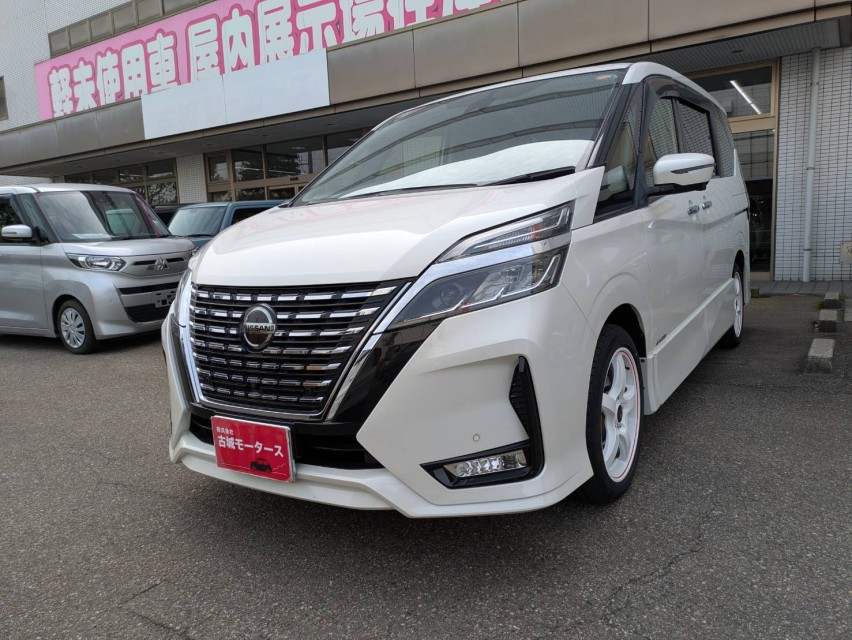 ニッサン セレナ 4枚目