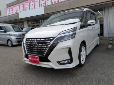 ニッサン セレナ 4枚目